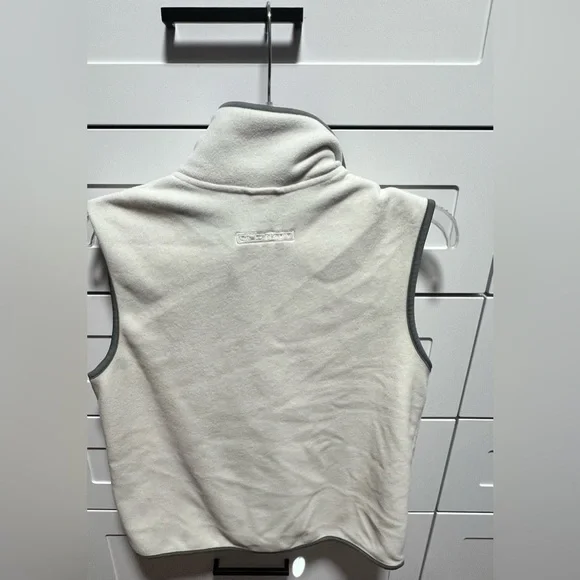 Old Navy creme and grey velour ski vest - Picture 6 of 7